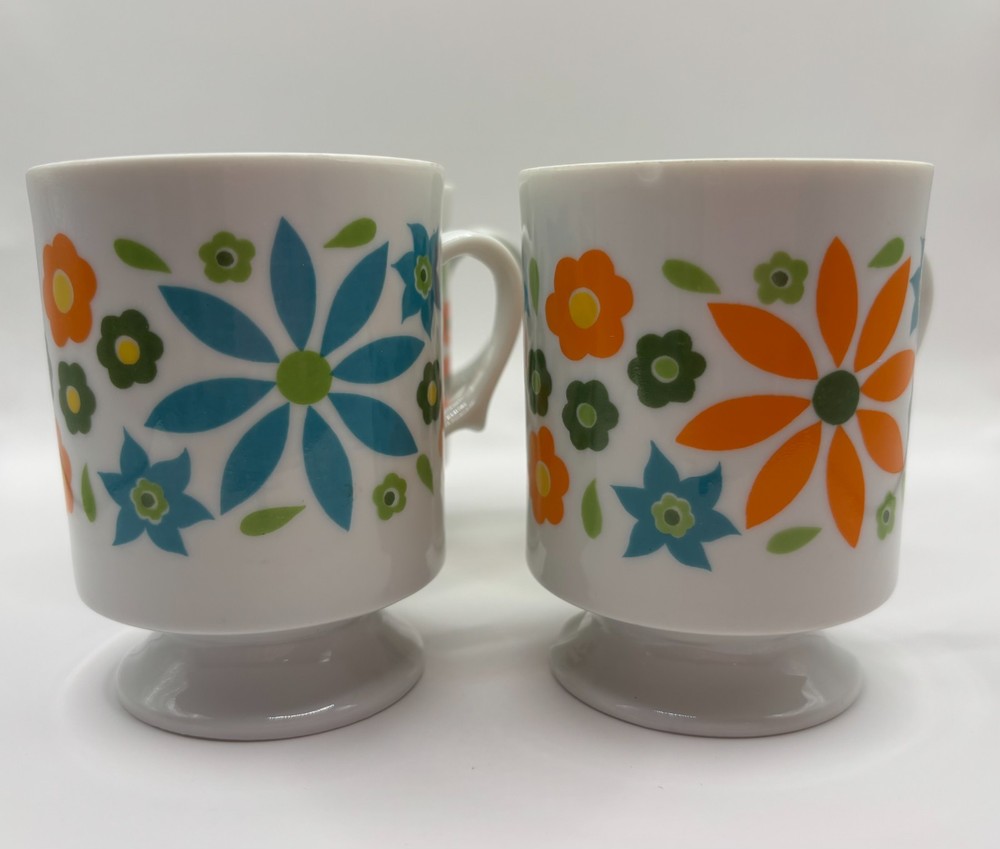 Vintage Milk Glass Daisy Mugs Set of 4 Pedestal Flower Power