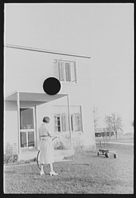 Photo:Greenbelt Maryland 1930s FSA woman painting house porch