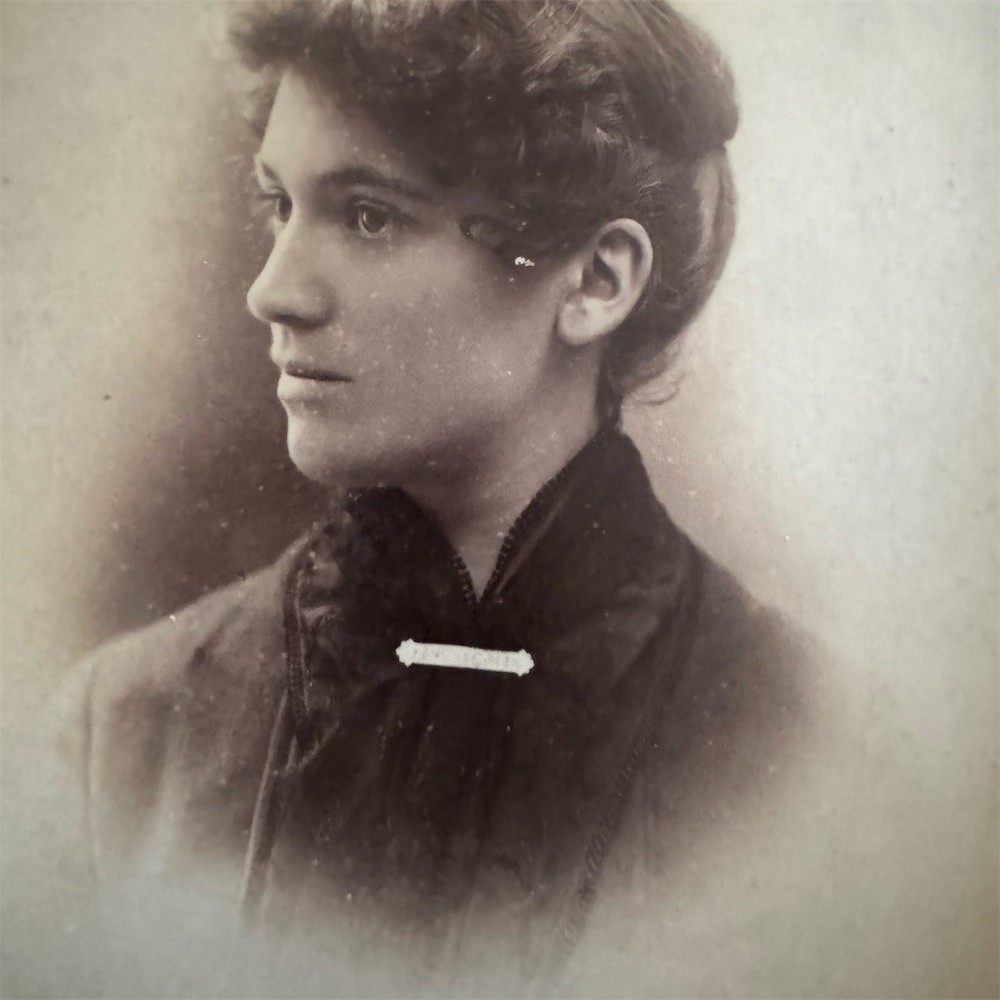Antique Cabinet Card Photo identified Victorian Woman Portrait Townsend  Iowa