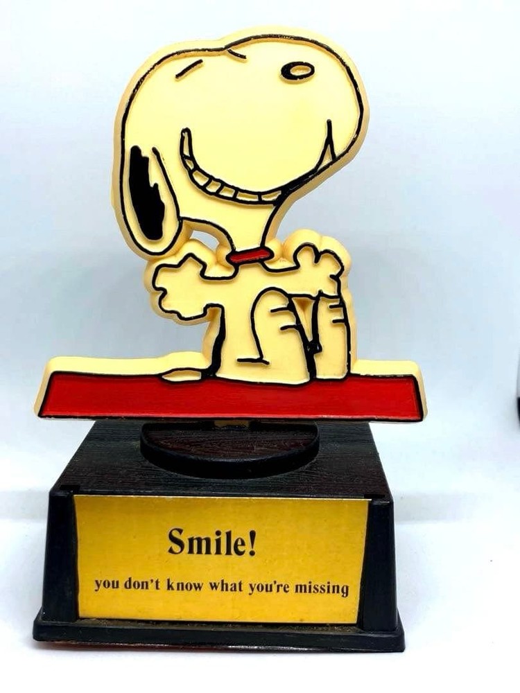 AVIVA Trophy Smile Snoopy Collectible Rare Award Display Piece