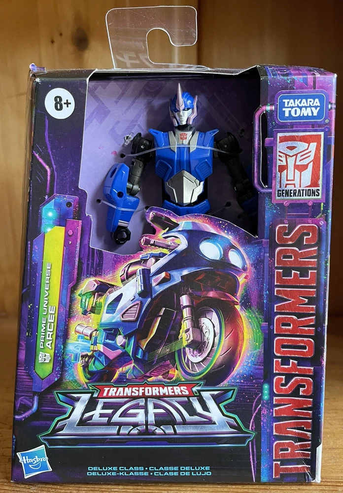 Hasbro Takara Transformers Legacy Prime Universe Arcee Deluxe class Figure -