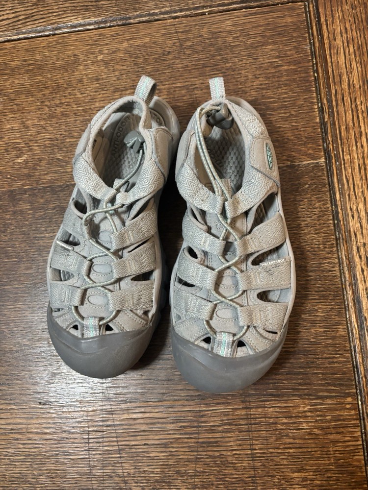 Keen Women's Size 7.5 Gray Waterproof Hiking Sandals Closed Toe
