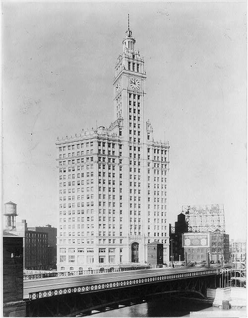 Wrigley Building,Chicago,Illinois,IL,large clock-tower,bridge,Architecture