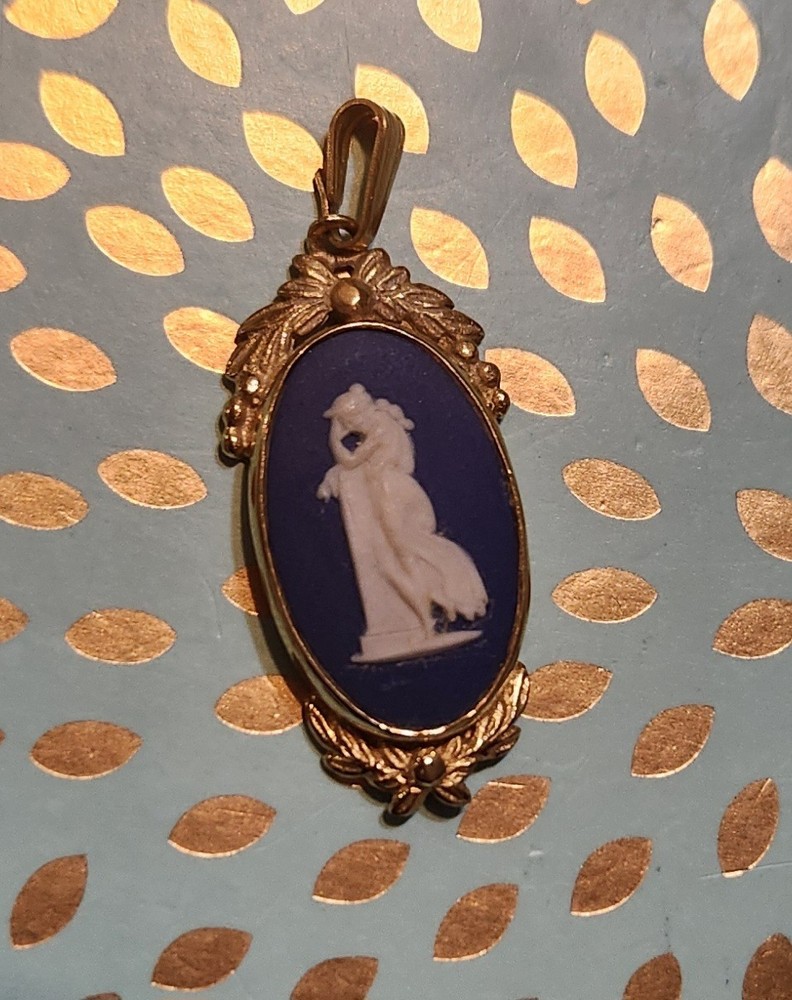 Vtg Oval Blue Wedgewood Jasperware Pendant Goldtone Andromache Greek Myth