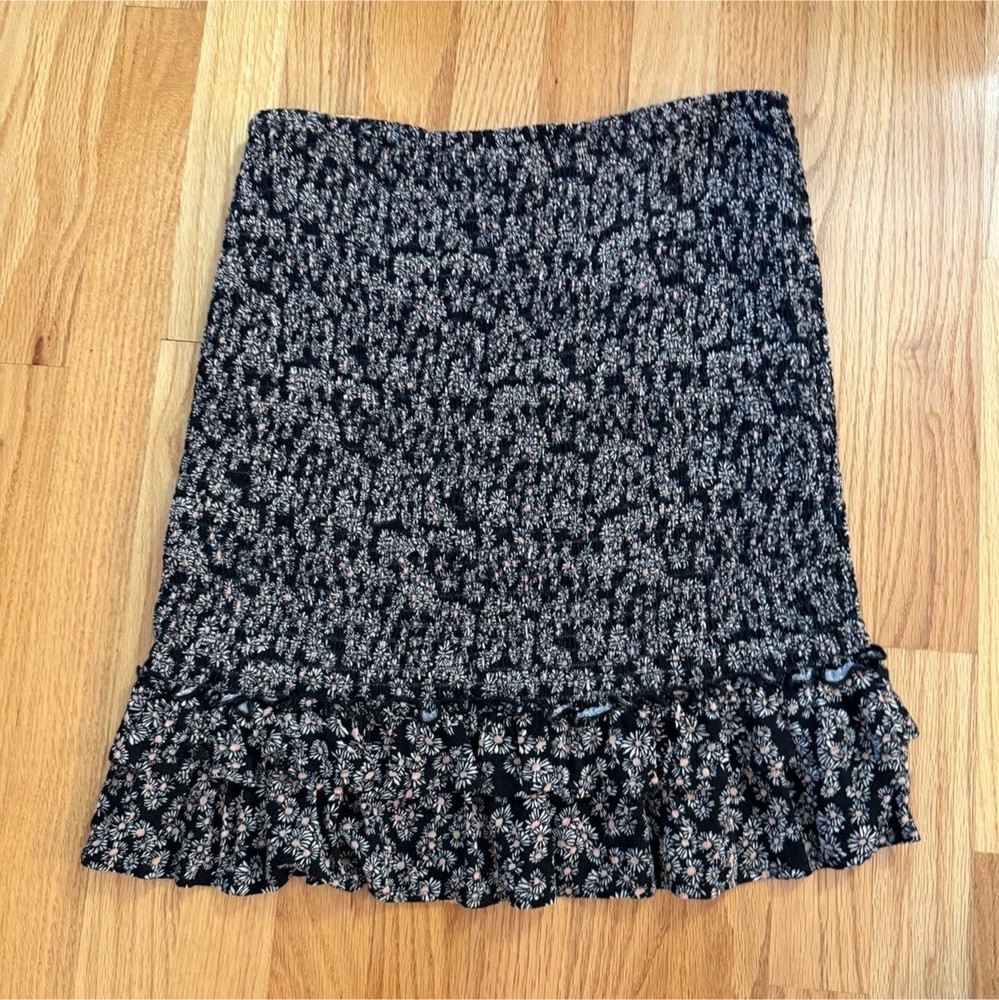 American Eagle Women's Black and White Floral Mini Skirt with Ruffle Hem Size M