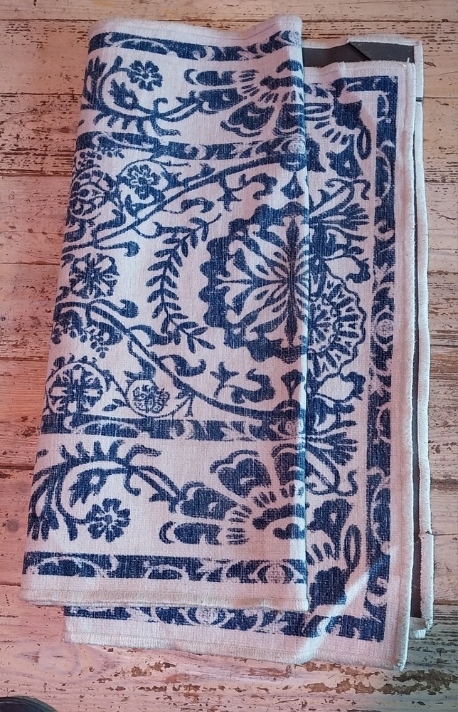 Rug Runner 10ft X 30 In..