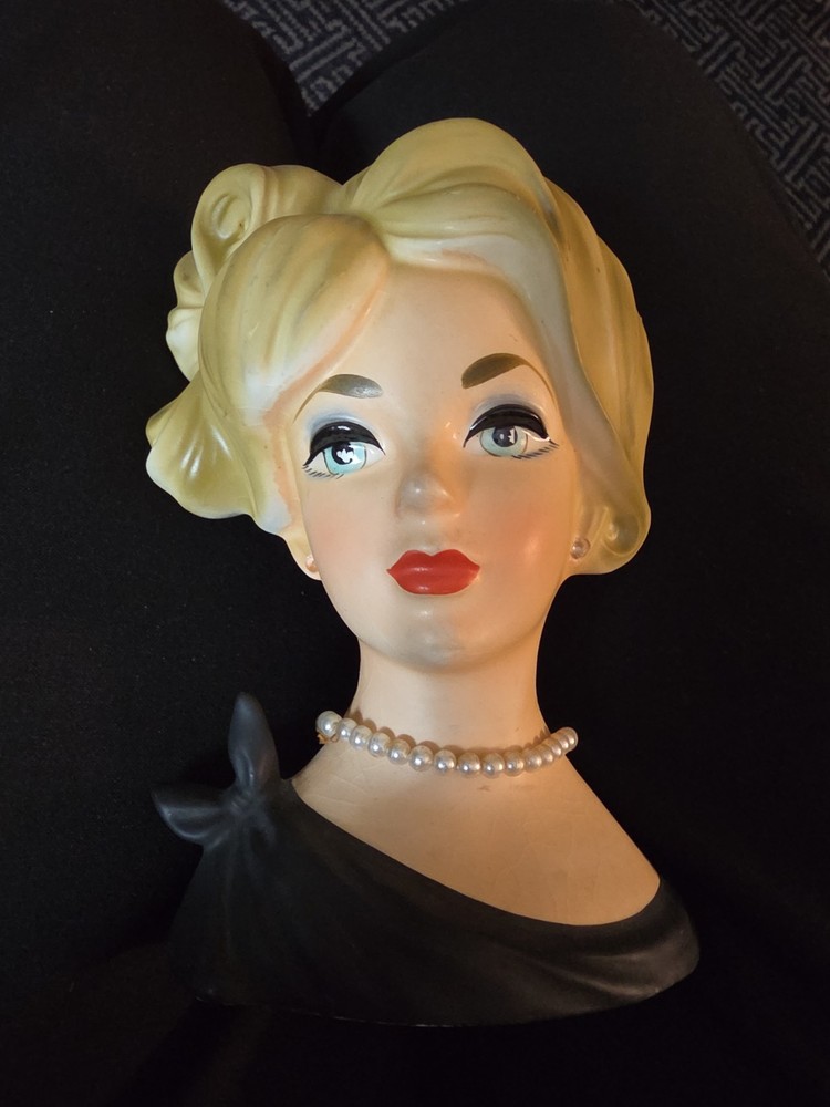 VINTAGE NAPCOWARE C7314 LADY HEADVASE missing earrings