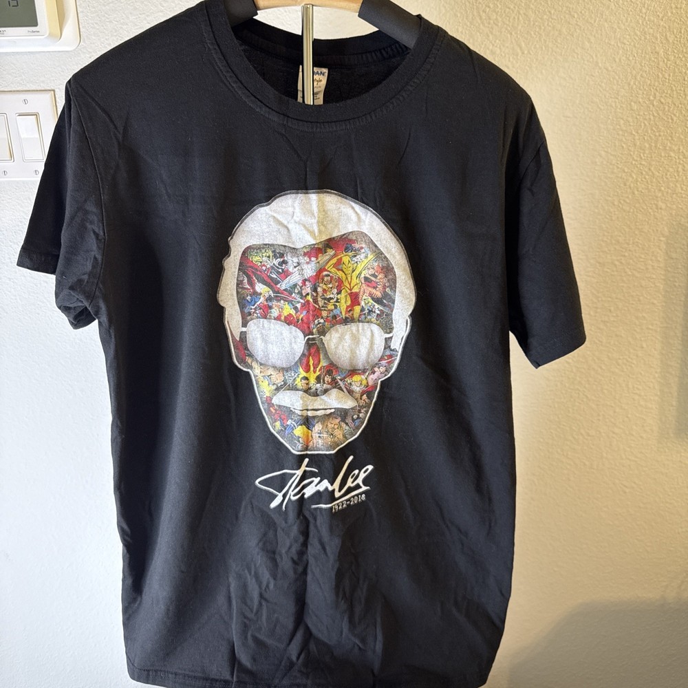 Stan Lee Tribute Graphic T-Shirt – Marvel Legend Creator Unisex Black Size L