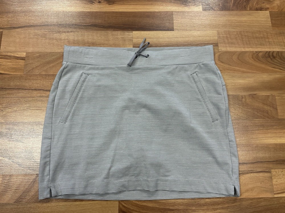 Athleta Grey With White Stripe Skort Women’s M “”