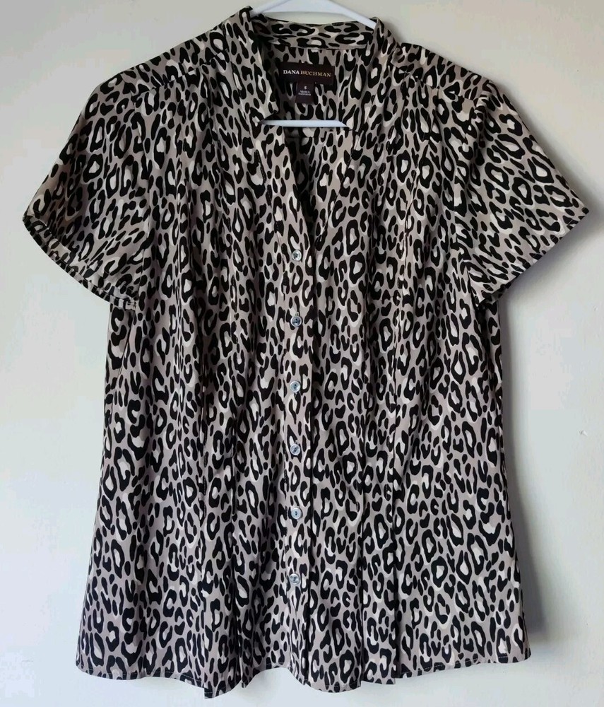 Dana Buchman Women’s Sz S Short Sleeve Button Up Leopard Animal Print Blouse