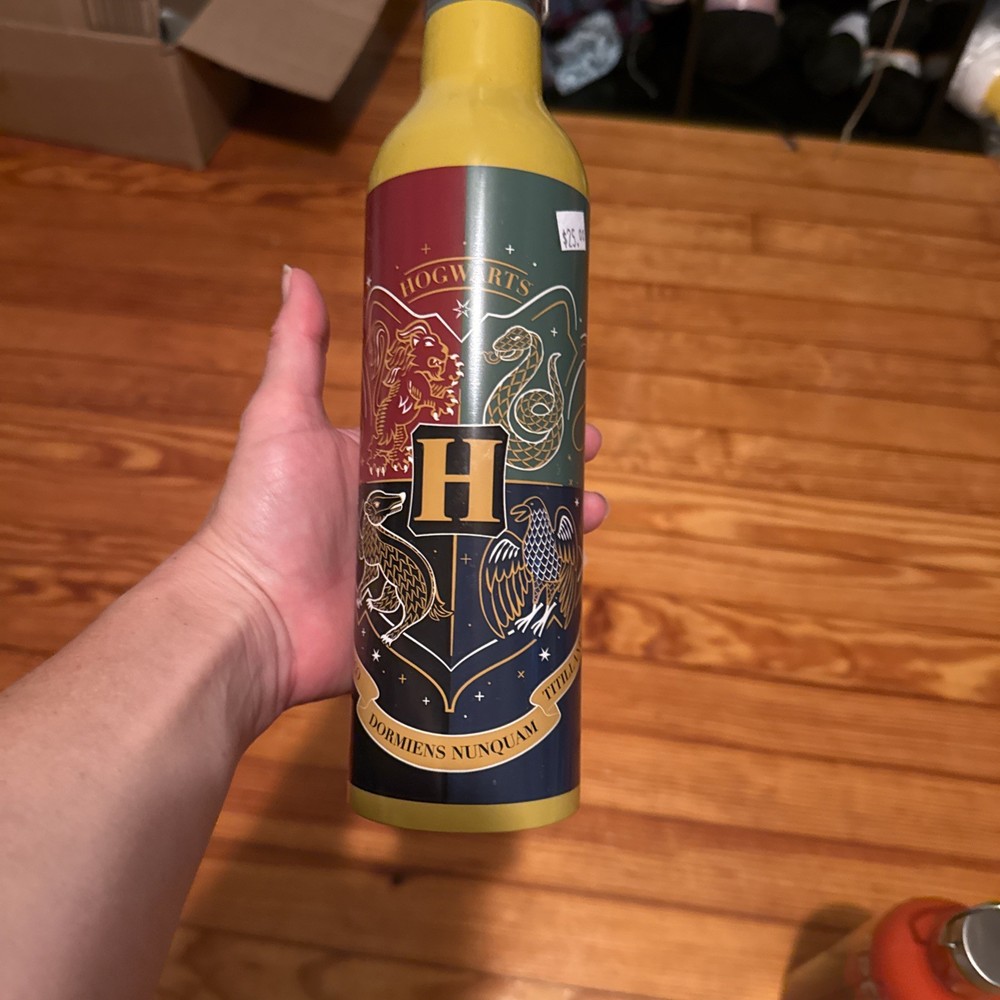 BRAND NEW Harry Potter Hogwarts Stainless Steel Water Bottle 23oz Gryffindor