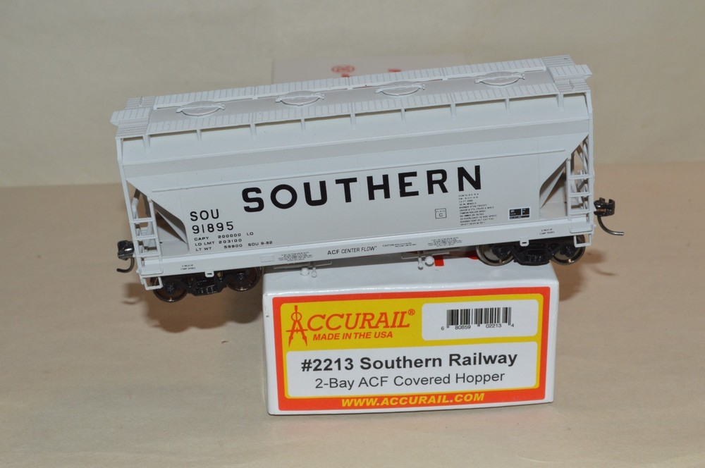 HO scale Accurail Southern Railway ACF 2 bay covered hopper car train MWKD