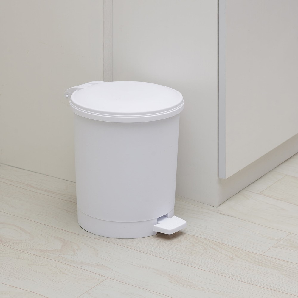 Mainstays 1.5 Gallon Round White Step Trash Can for Bathroom
