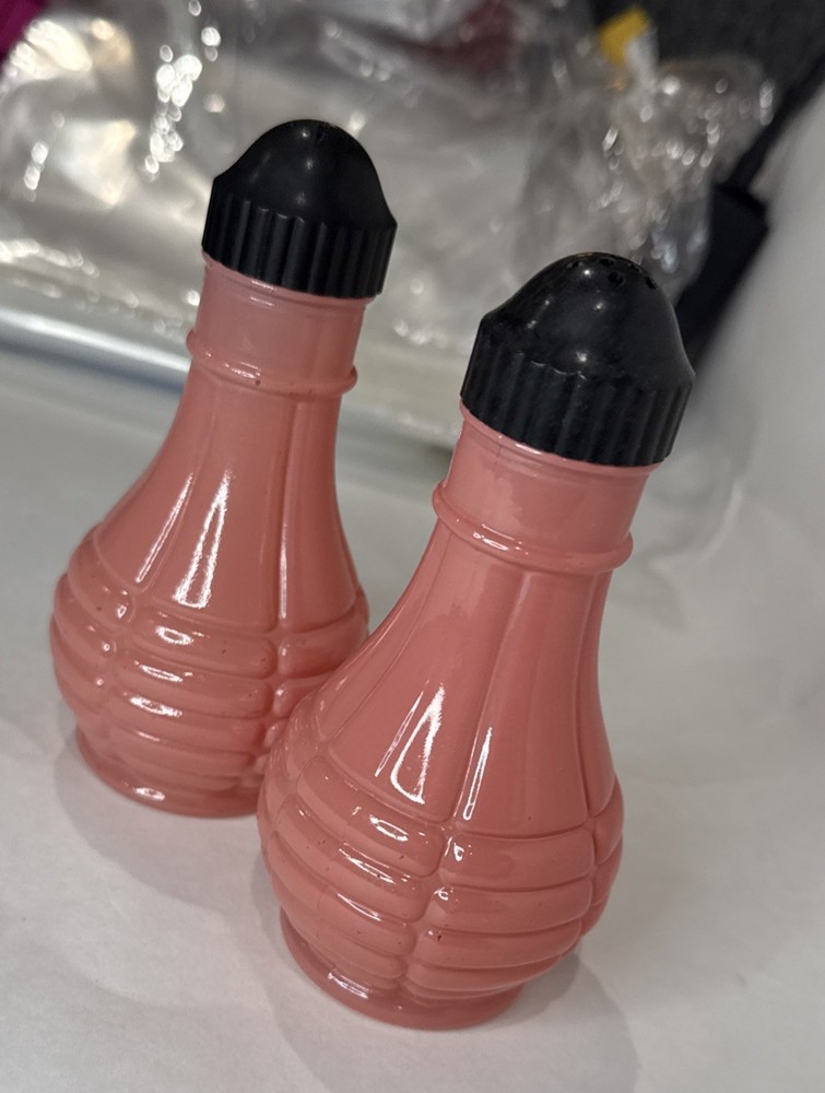 1930s-40’s VTG EUCLID Hazel Atlas PINK GLASS Salt/ Pepper Shakers Ribbed Gernade