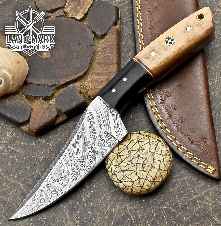 Stunning Custom-Made Damascus Steel Hunting Skinner Knife with Olive Wood Handle