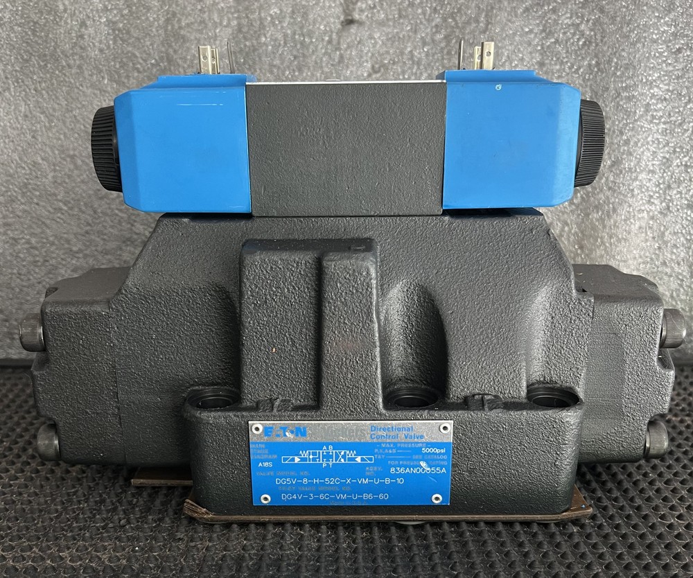 DG5V-8-H-52C-X-VM-U-B-10 (836AN00055A) Eaton/Vickers Valve New - *Free UPS Grd!