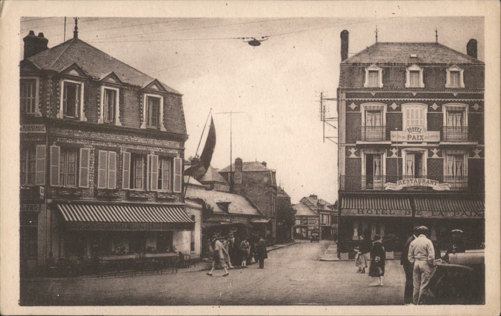 France Etretat Place du Marche et Rue Monge,Hotel de la Paix Postcard