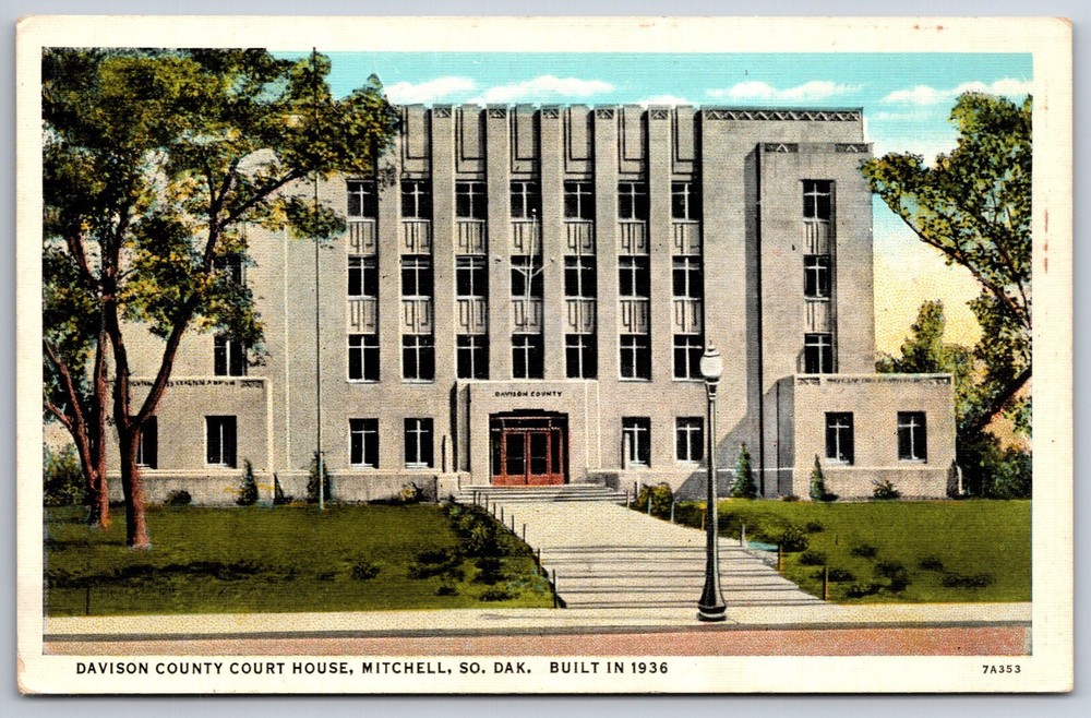 Mitchell South Dakota~Davison County Courthouse~Vintage Linen Postcard