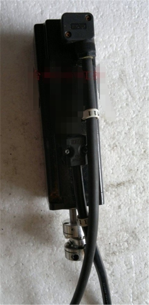 Used 1Pcs Servo Motor SGMAS-01ACA2C Yaskawa Plc Module qc