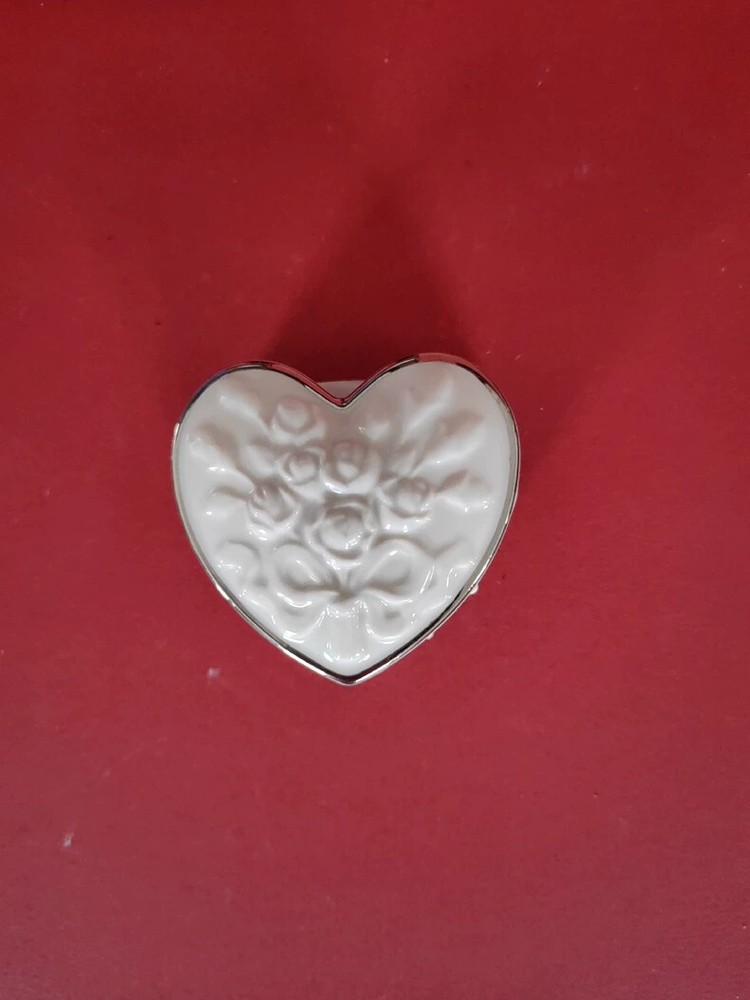 LENOX Wedding Promises Platinum Heart Box Favors Sculpture Collection Decoration