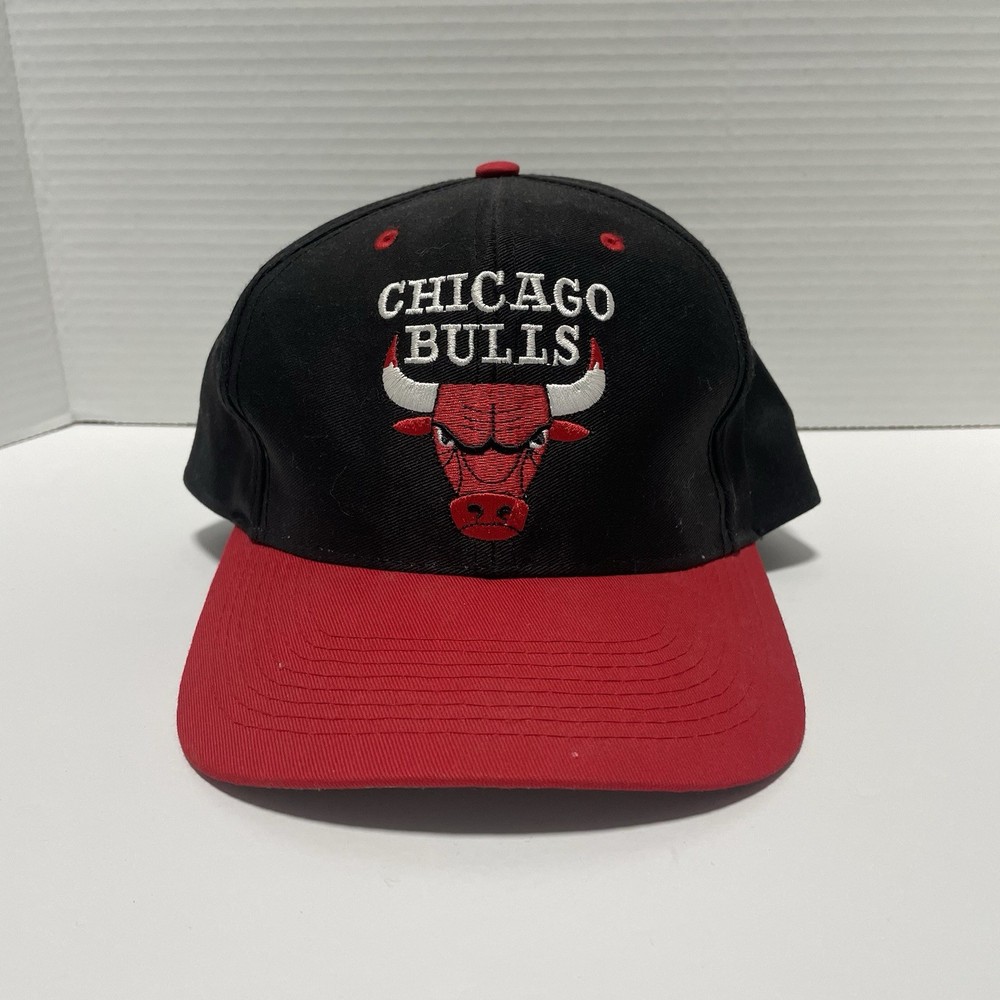 NWT Vintage 1990s Chicago Bulls Logo 7 Cap Snapback Hat NBA Black Red