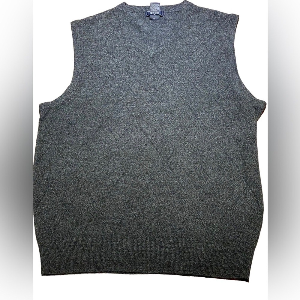 Dockers Mens size Medium Charcoal Gray Sweater Vest with Diamond Pattern
