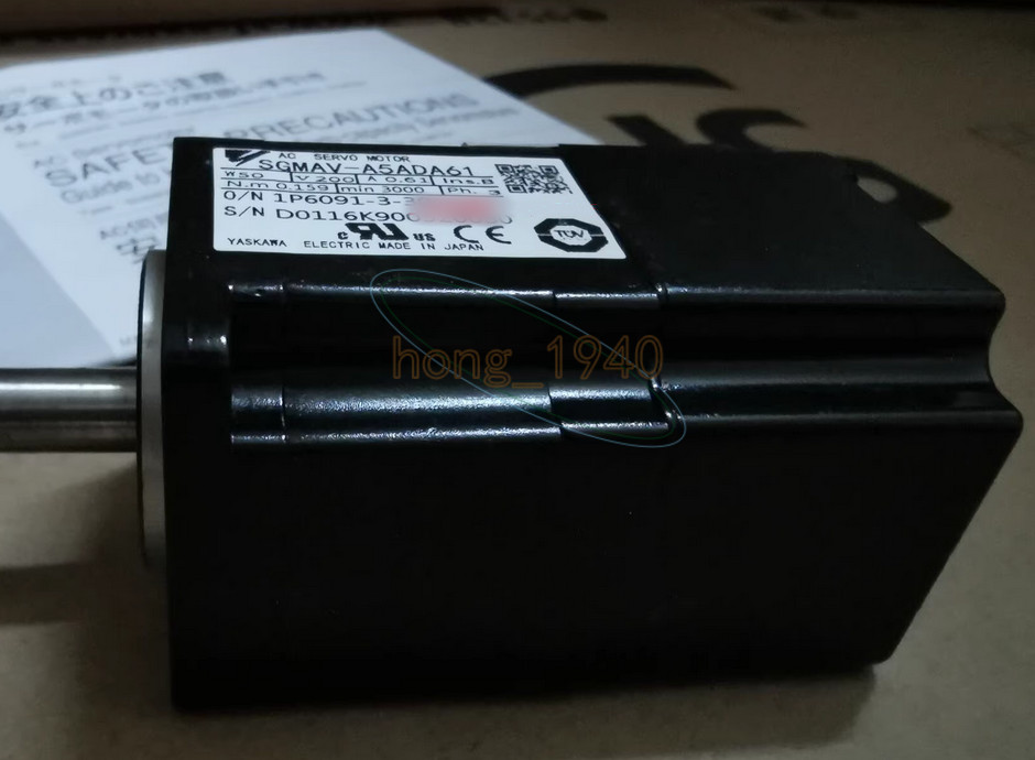 ONE New in box Yaskawa SGMAV-A5ADA61 AC servo motor