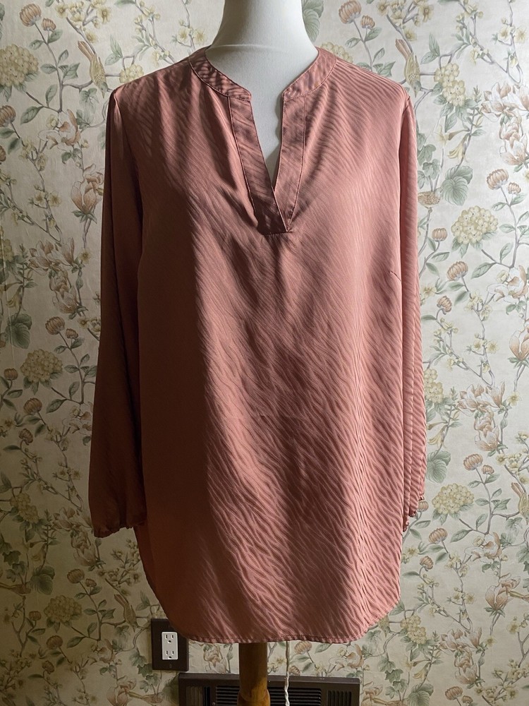 Anne Klein Size 1X Pink Animal Print Long Sleeve Blouse Top  Tunic Classic
