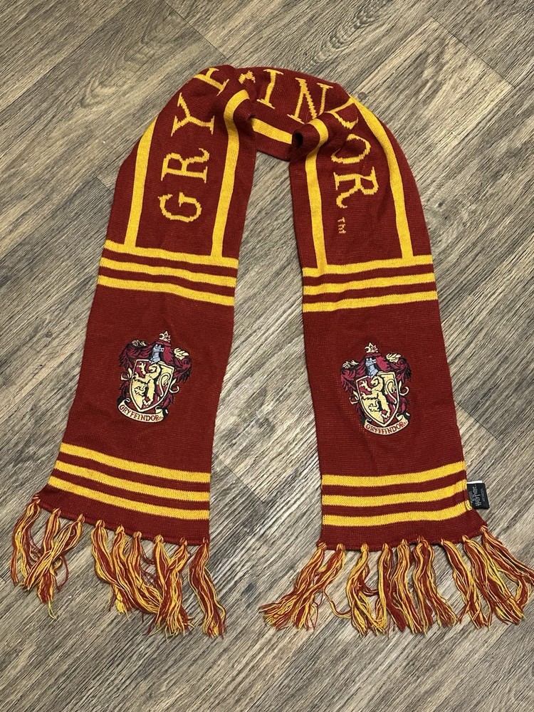 Universal Studios The Wizarding World Of Harry Potter Gryffindor Scarf