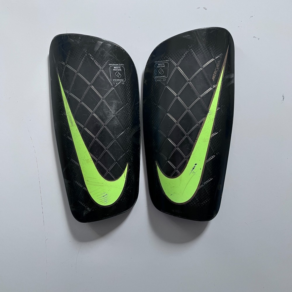 Nike Mercurial Lite Soccer Shin Guards – Black/Volt – Size S (4'11