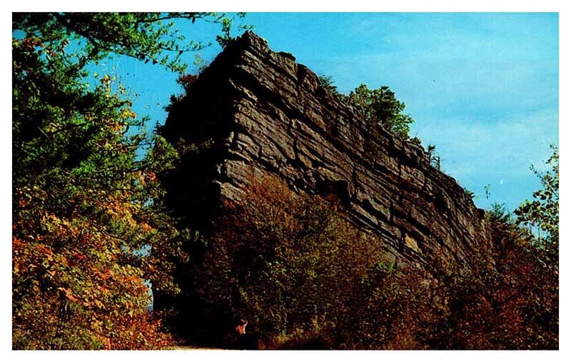 Postcard MOUNTAIN SCENE Between Harlan & Cumberland Kentucky KY m/09 AT0422