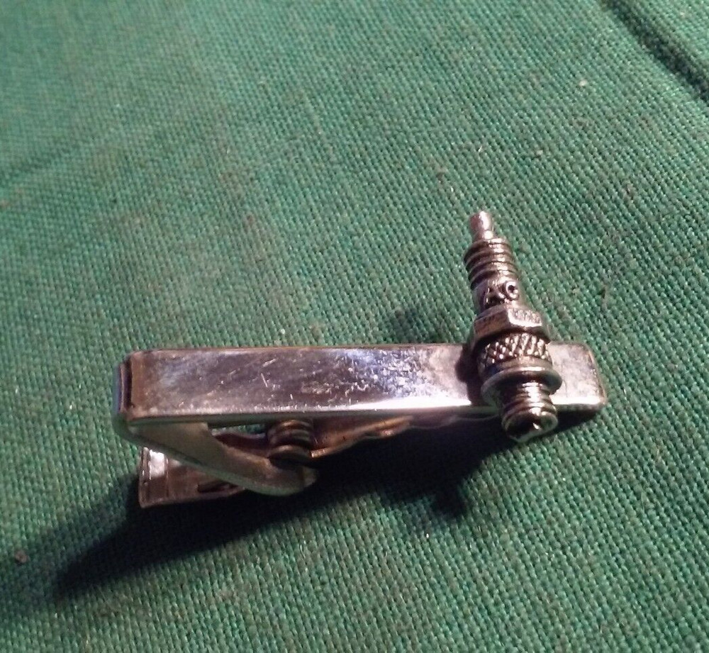 AC Spark Plug Vintage Tie Bar Clip Silver Tone Men's Car Auto Body Shop Mechanic