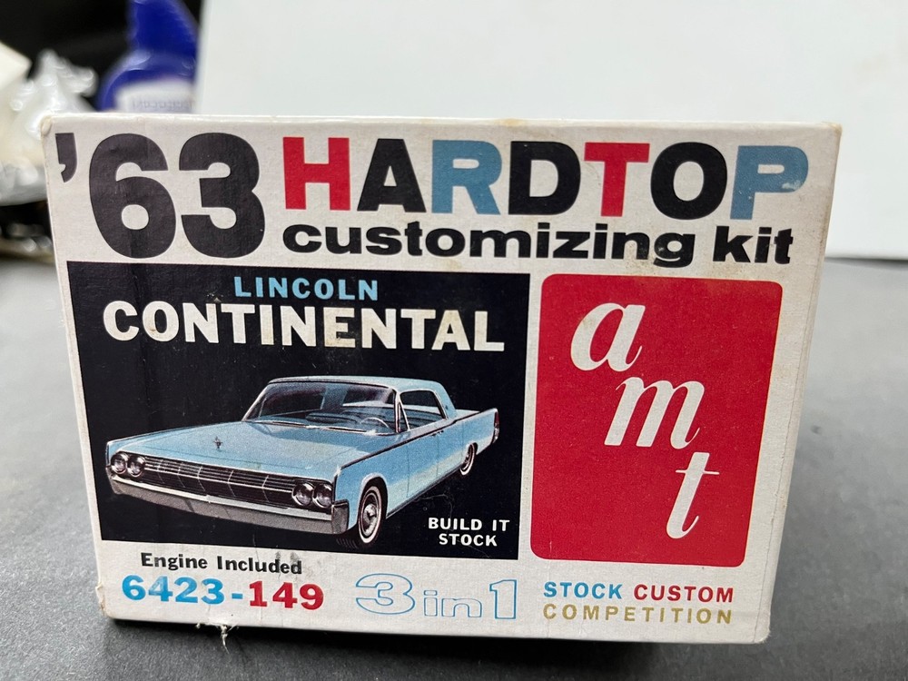 AMT 6423 1963 Lincoln Continental Hardtop Builder Annual Vintage KIT 1/25 McM