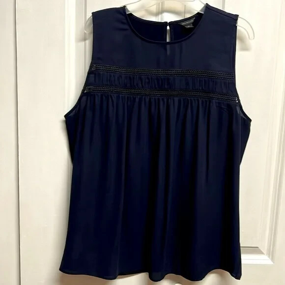Ann Taylor Navy Blue Lace Chest Key Hole Back Flowy Top Size M