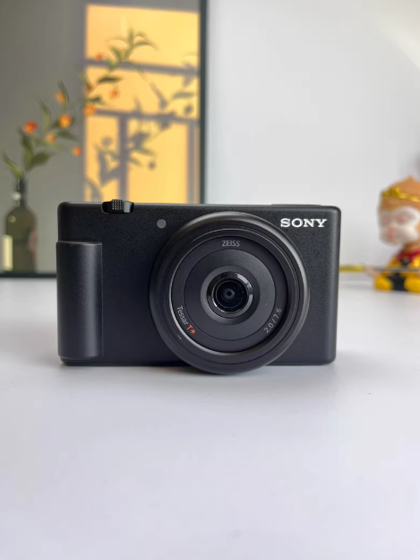 Sony ZV-1F 20.1MP Vlogging Cam Black Mint Condition 4K Video Auto Focus
