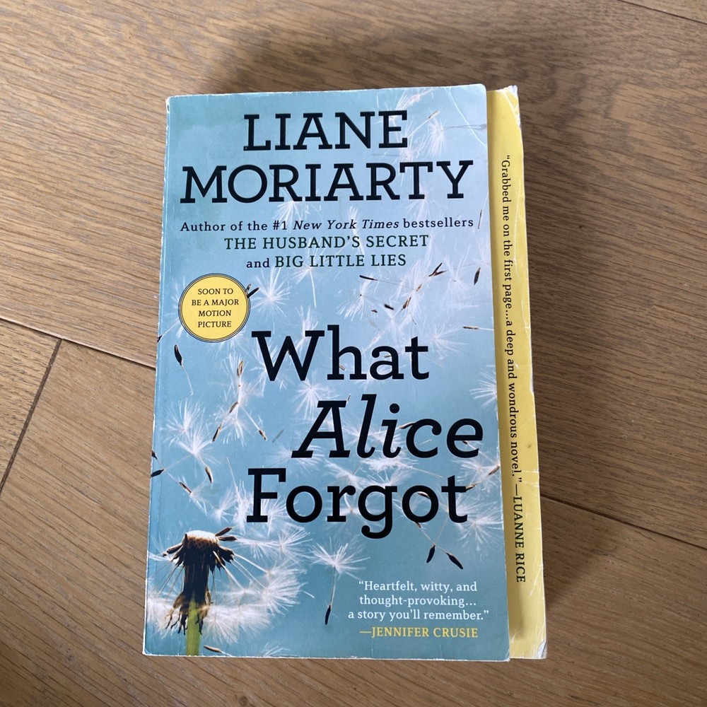 What Alice Forgot by Liane Moriarty (2012, Trade Paperback)