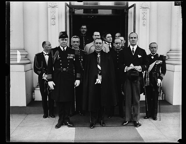 Photo:Washington DC White House Visitors Men in Formal Uniforms 1930s
