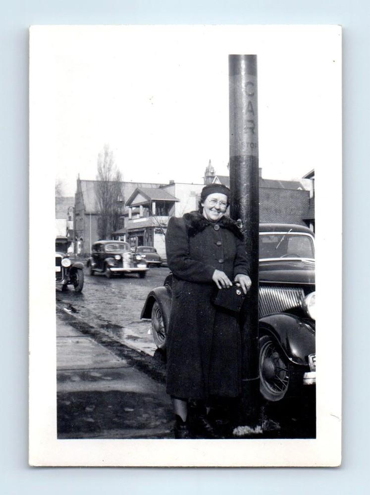 Old Vintage Photo SOLO WOMAN BY CLASSIC CAR STREET SCENE SIDEWALK SNAPSHOT