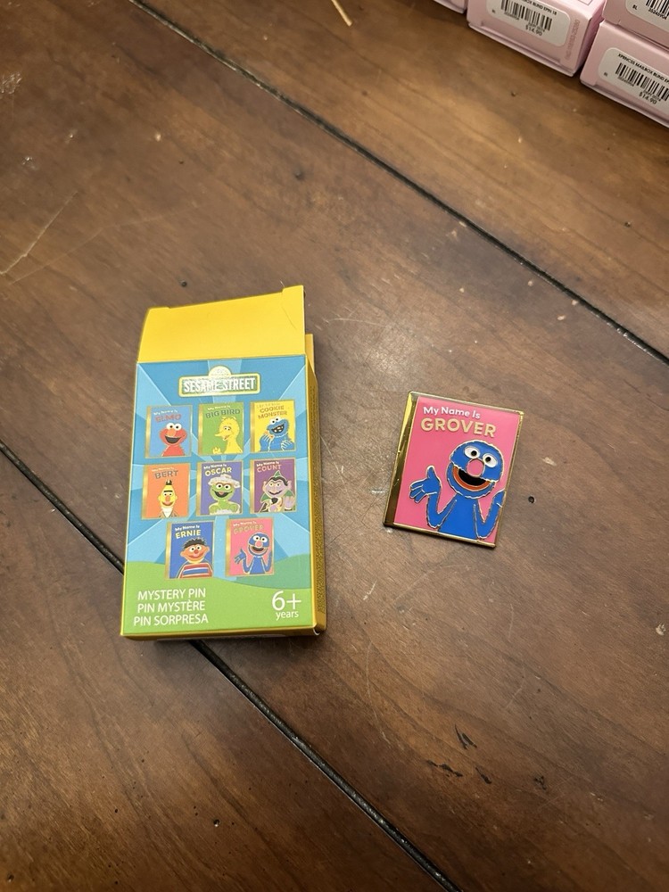Collectible Pin: Grover (Book) - Sesame Street - OPEN - New