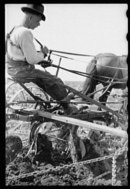 Grundy County,Iowa,IA,Farm Life,April 1940,John Vachon,Farm Security Admin,25
