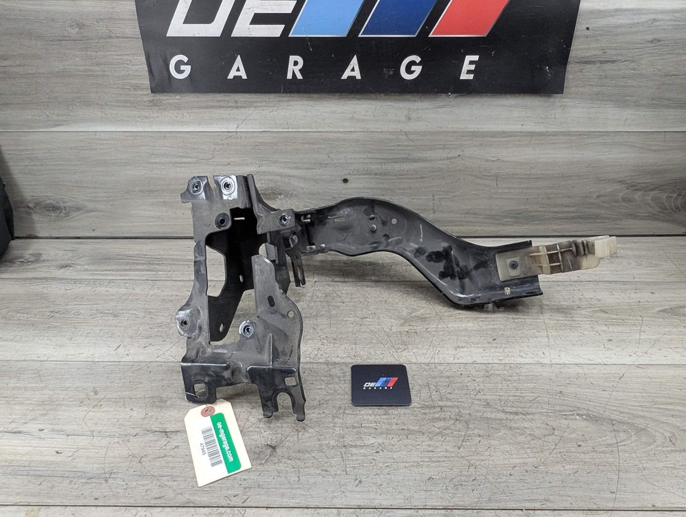 16-19 OEM BMW G12 740 750 M760 Front Right Passenger Headlight Support Bracket