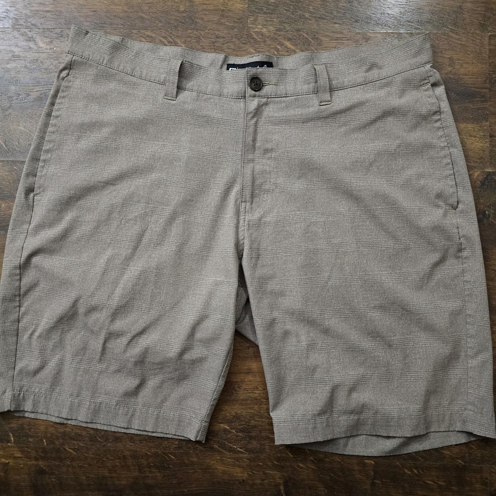 Travis Mathew Shorts Mens 38 Beige Plaid Chino Stretch Casual Golf Performance