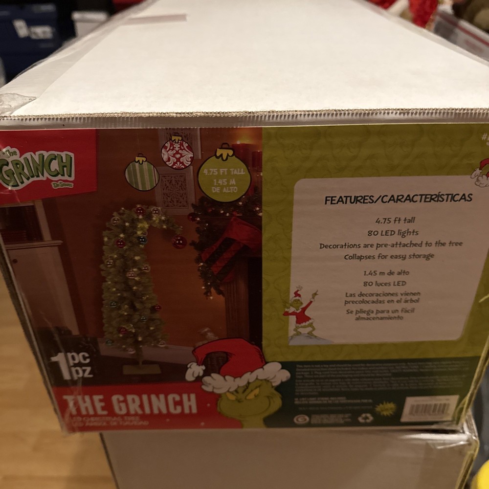 THE GRINCH WHO STOLE CHRISTMAS 4.75FT LED PRE-LIT TREE OFFICIALLY LICENSED