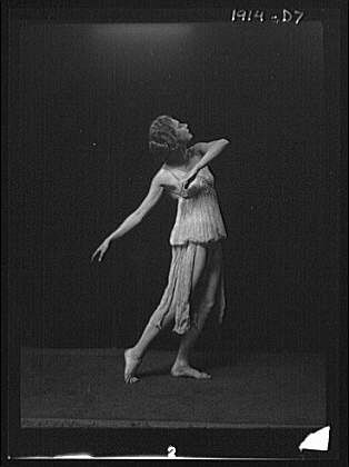 Lyons,Helen,Miss,dancers,costumes,stages,performers,women,Arnold Genthe,1917 2