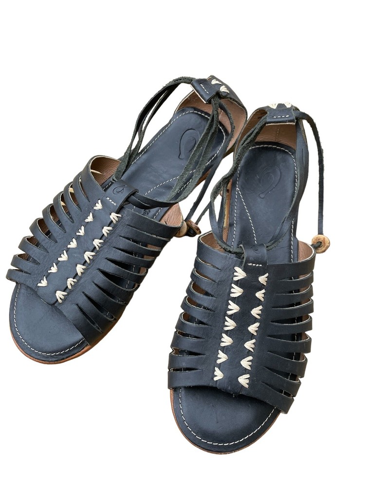 OLUKAI Hikina Black Leather Womens Flat Sandals Size 7