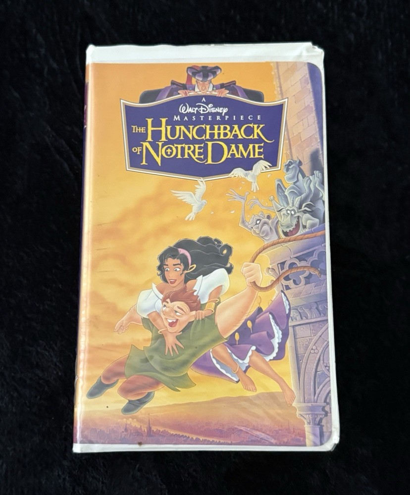 Disney Hunchback of Notre Dame VHS Masterpiece Collection Clamshell