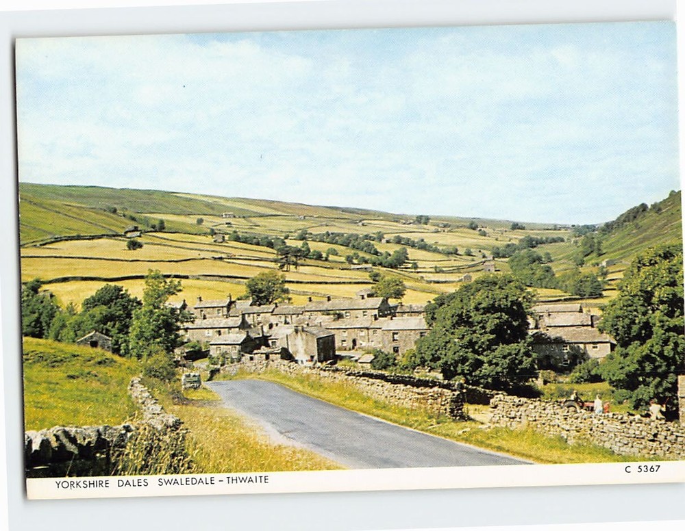 Postcard Yorkshire Dales Swaledale Thwaite England