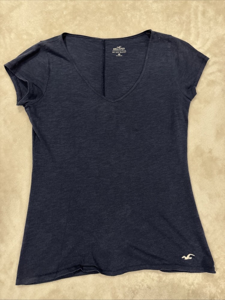 Hollister Must Have Collection T Shirt Size Medium Navy Blue V Neck Short Sleeve
