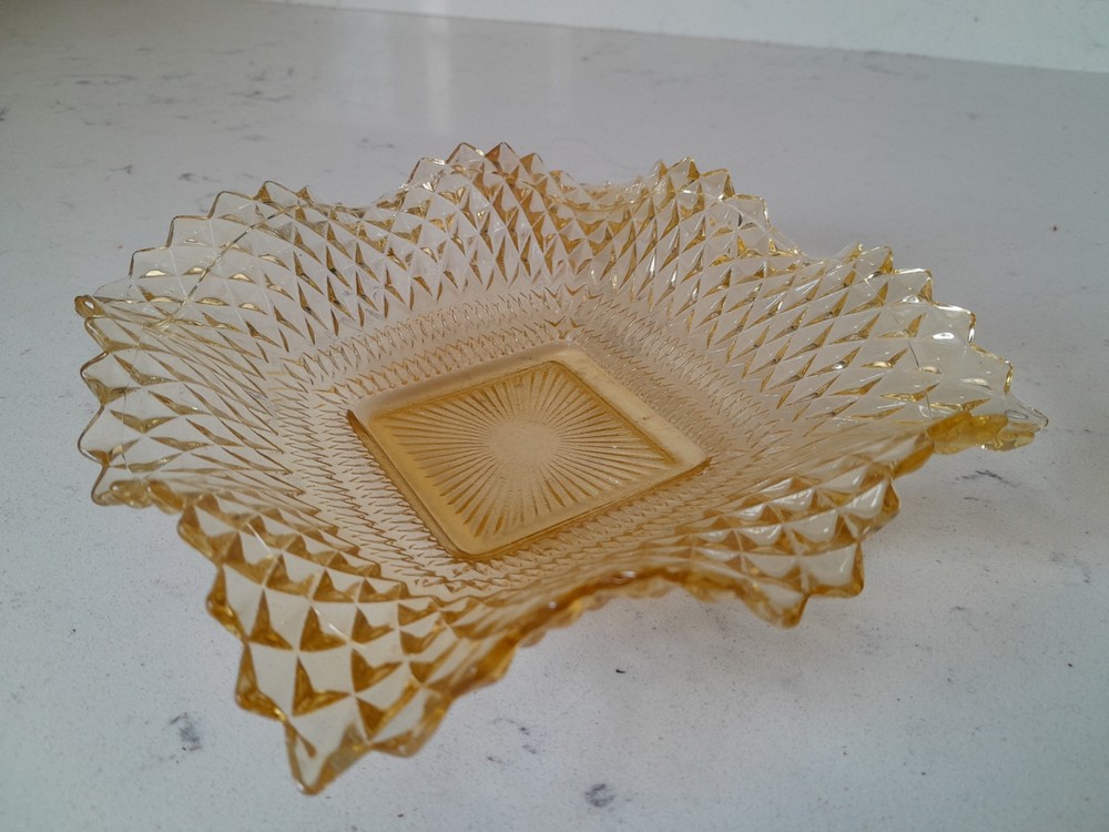 Vintage 1940s Yellow Glass Diamond Cut Sawtooth Edge 7