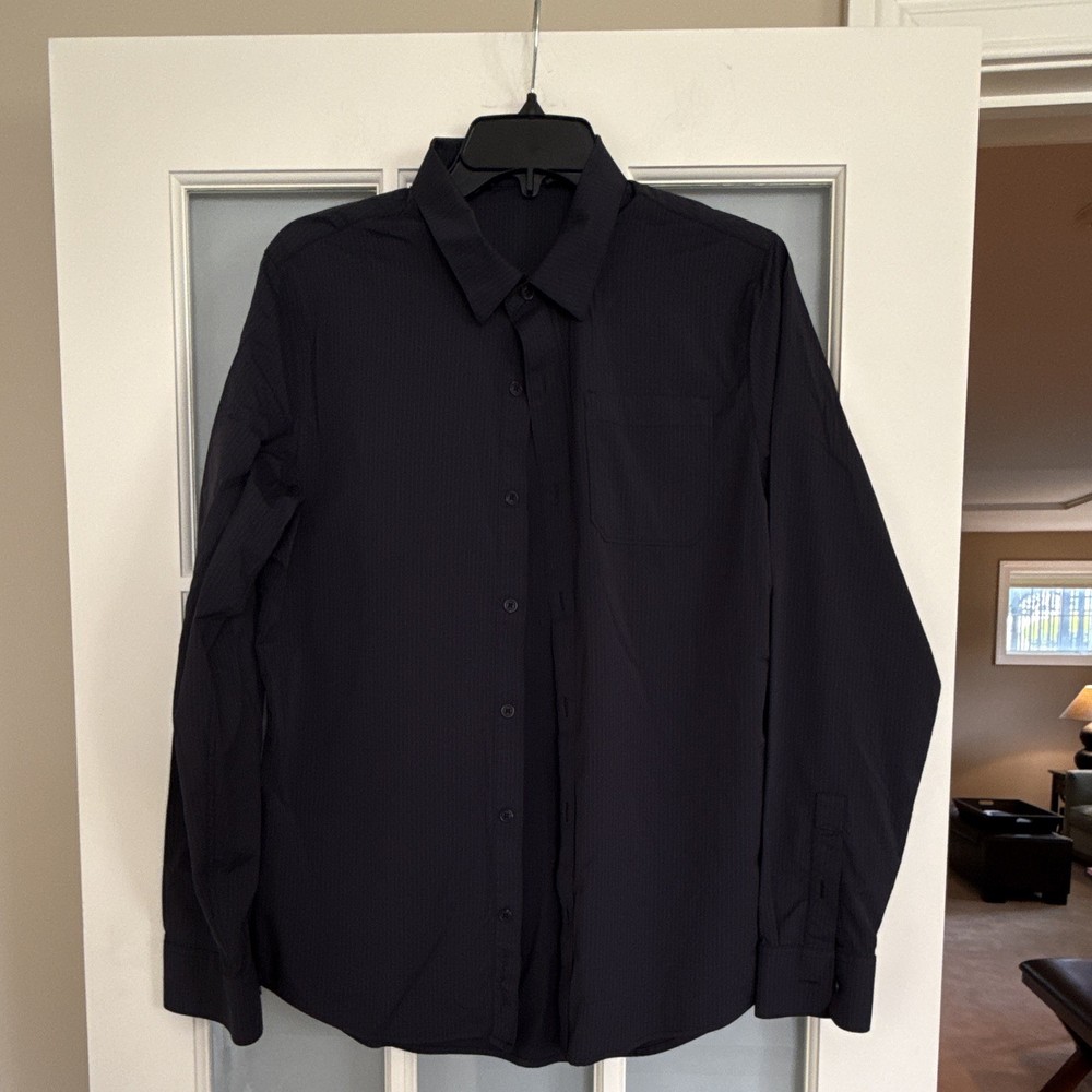 Travis Mathew Men's M Black Striped Long Sleeve Button-Up Shirt